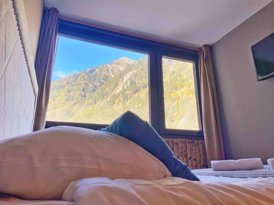 Fantastic Studio By The Lake With Mountain View Chamonix Bagian luar foto