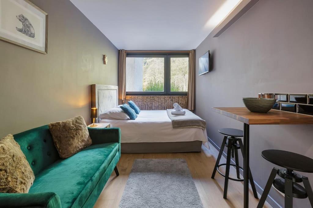 Fantastic Studio By The Lake With Mountain View Chamonix Bagian luar foto